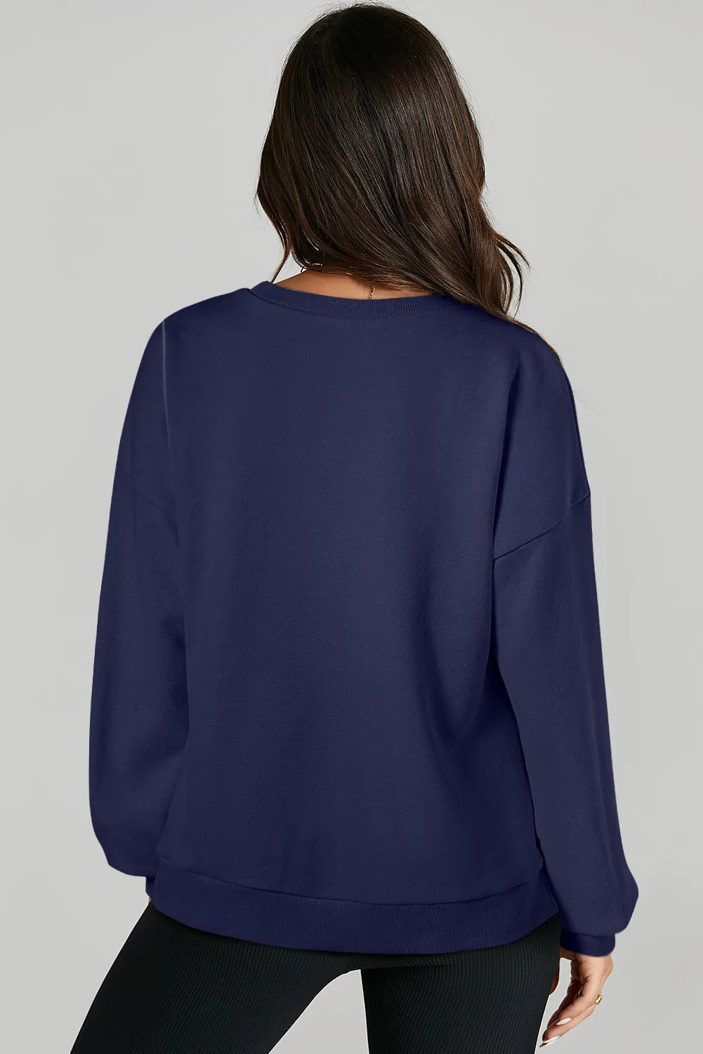 Långärmad sweatshirt med rund halsringning och asymmetrisk nederkant – bild 30