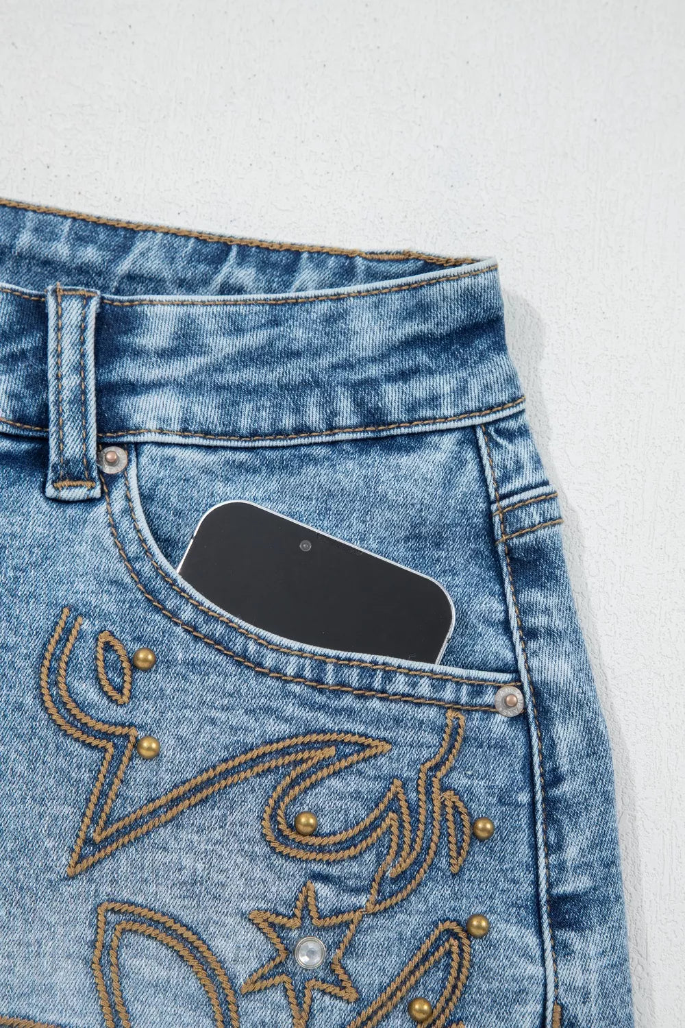 Shorts i denim med westerndetaljer – bild 6