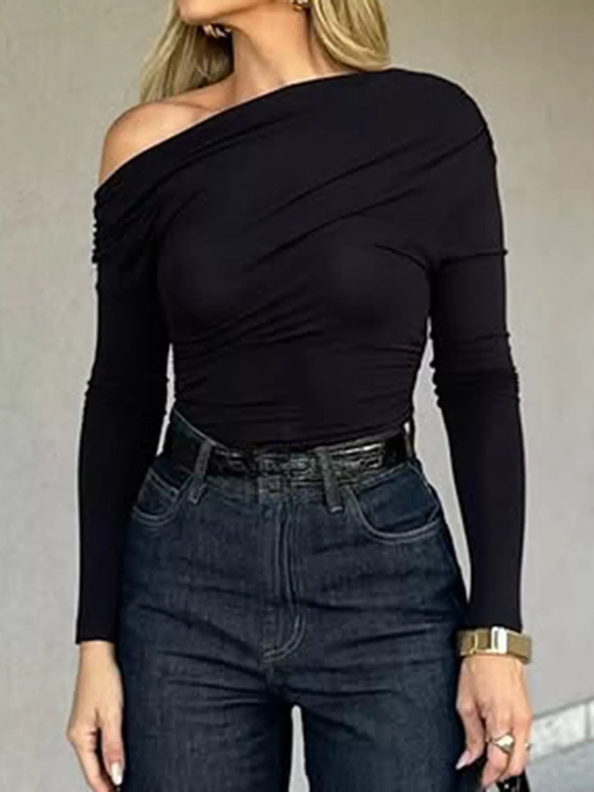 Rynkad slimmad t-shirt i polyester – Svart – bild 3