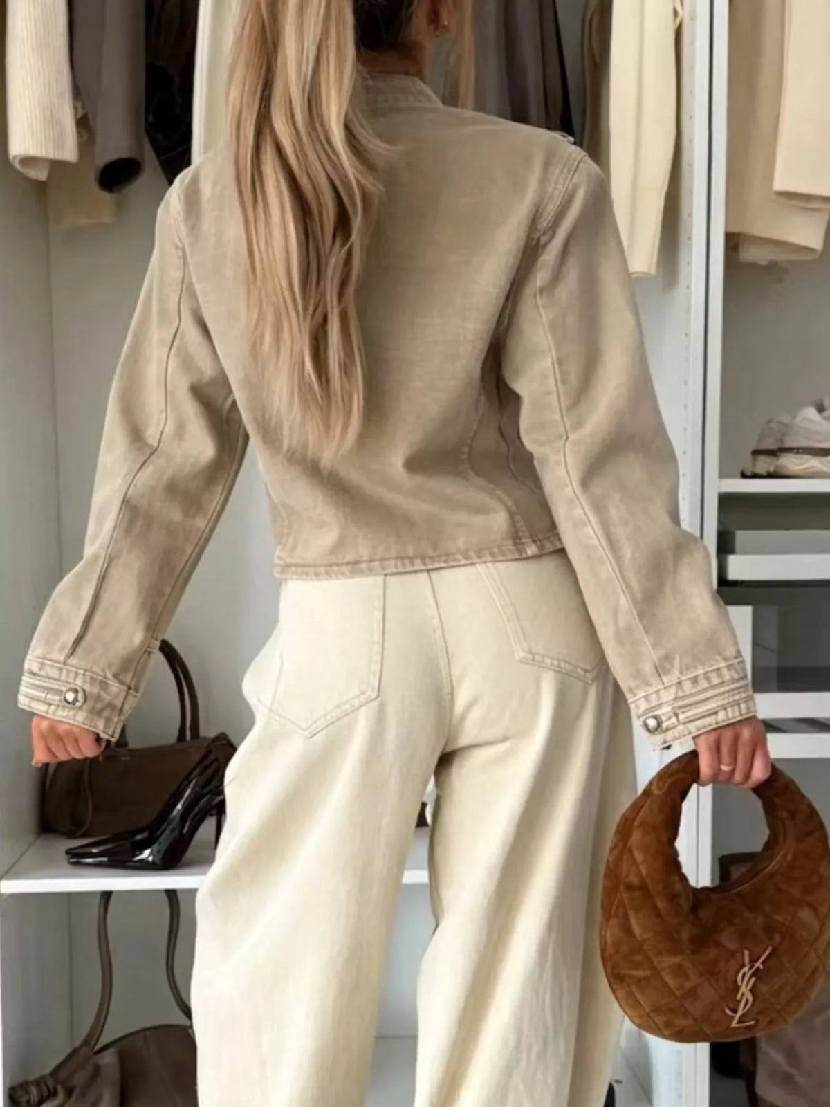 Kort jacka i denim med knappstängning – bild 7
