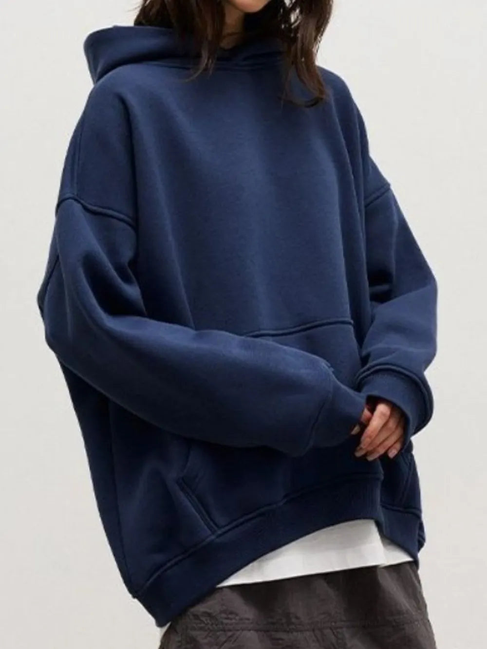 Långärmad hoodie med sänkt axel – bild 9