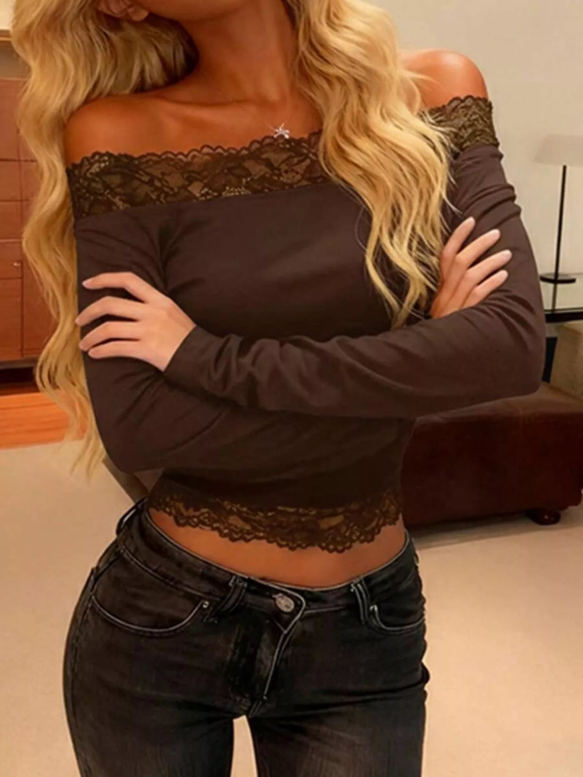 Offshoulder t-shirt med spets i nederkant – bild 10