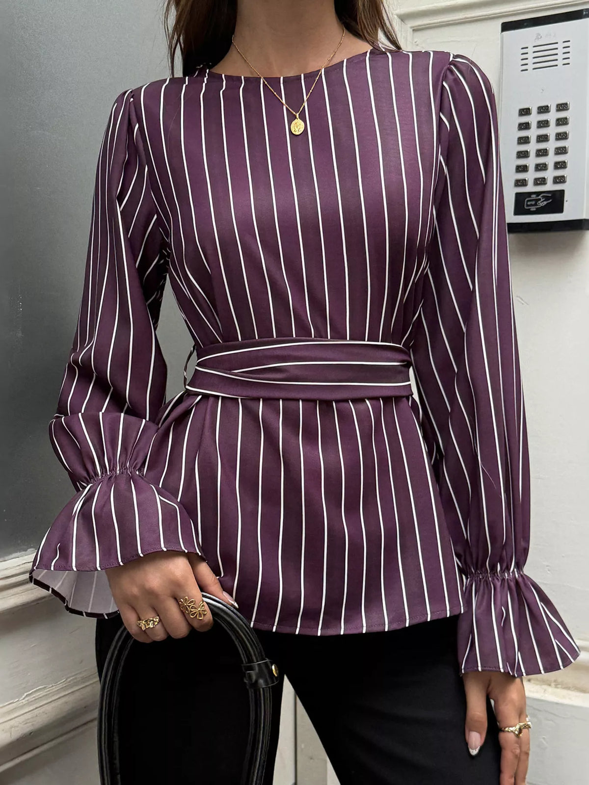 Randig blus med knappstängning – bild 2