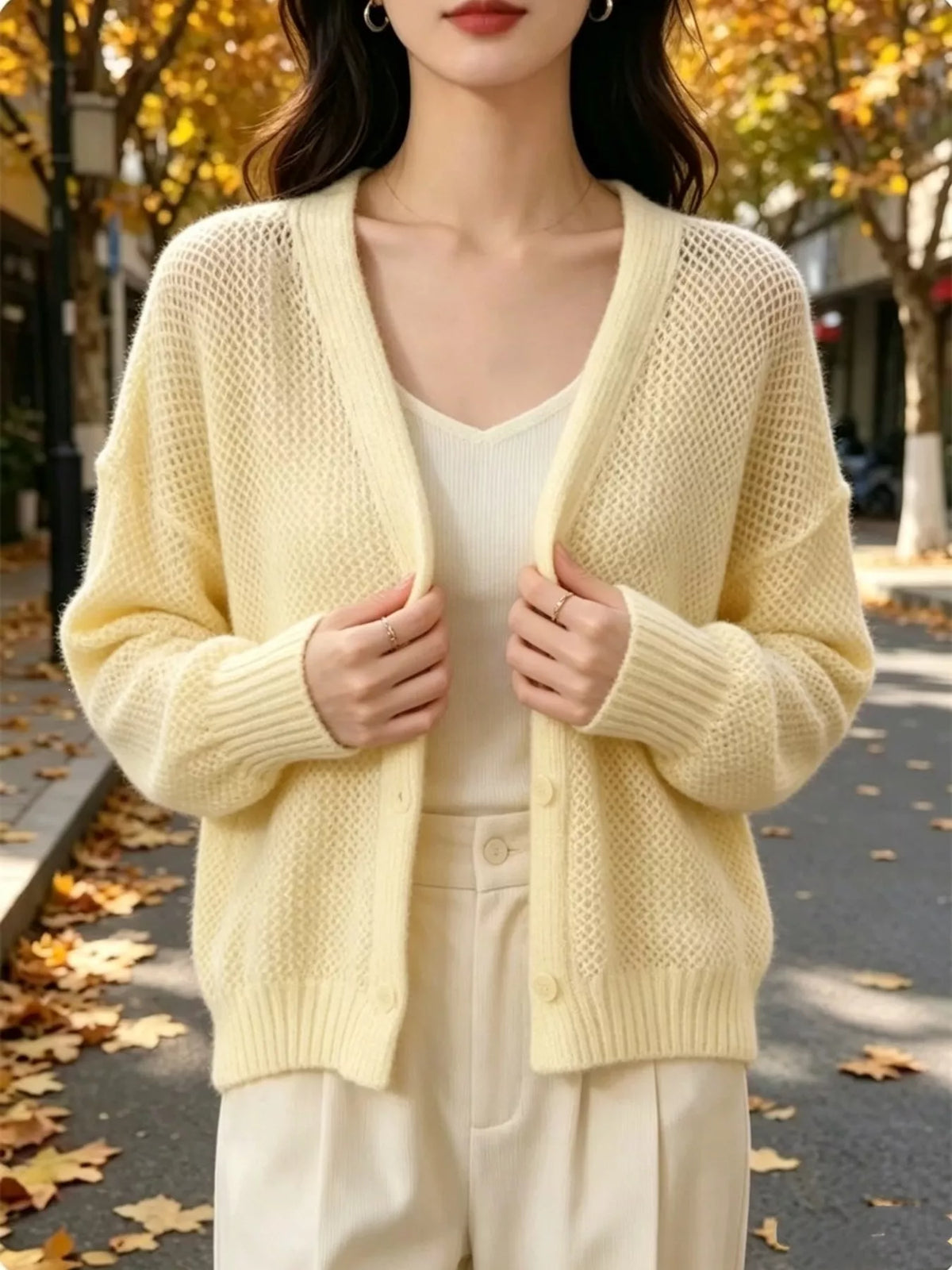 Hålstickad cardigan – bild 10