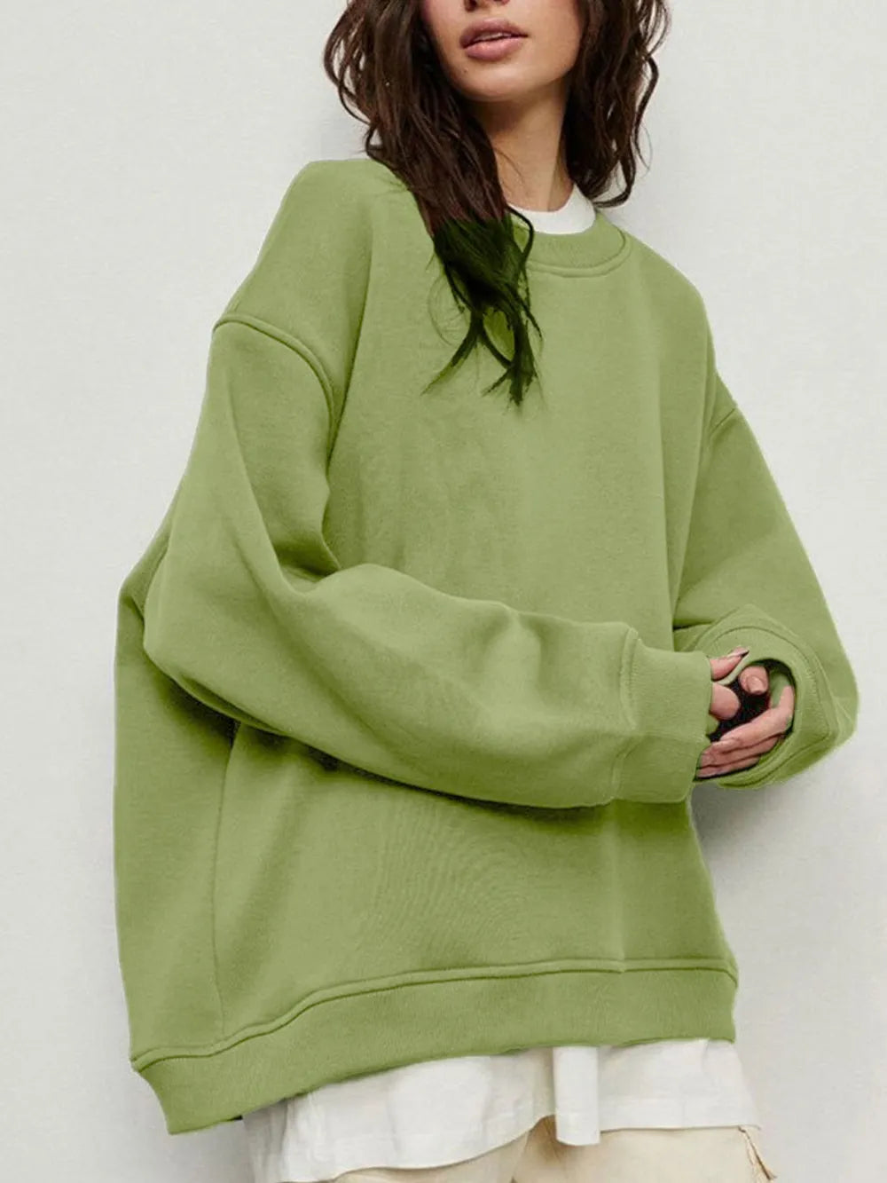 Sweatshirt med rund halsringning och sänkt axel – bild 20