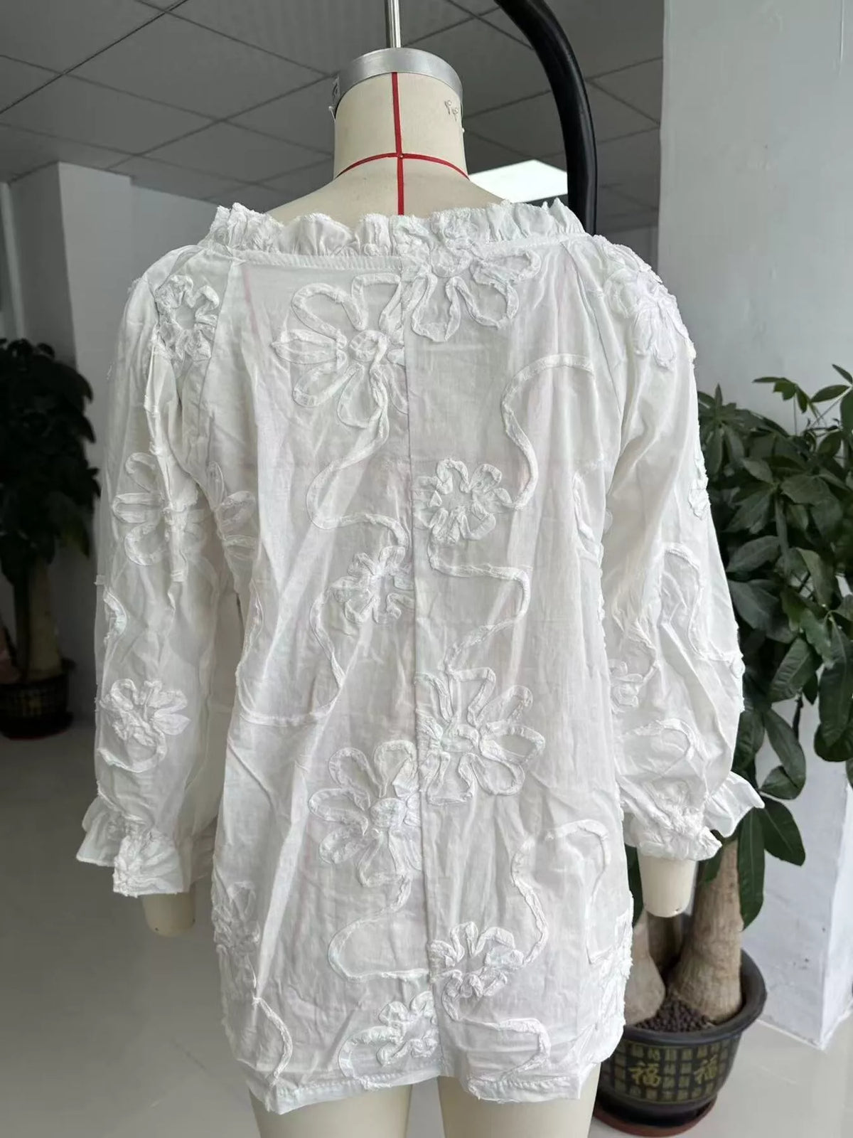 Blommig blus med snörning – bild 5