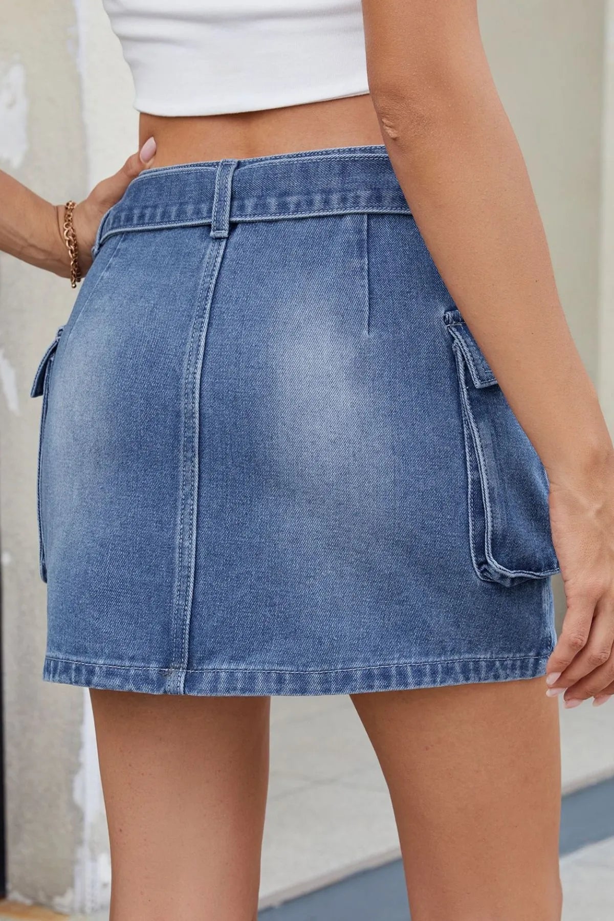 Minikjol i denim med korsad detalj – bild 2