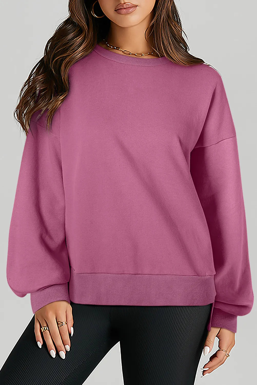 Långärmad sweatshirt med rund halsringning och asymmetrisk nederkant – bild 17