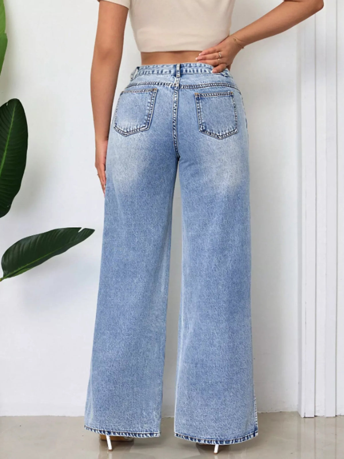 Vida jeans med hög midja och slits – bild 4