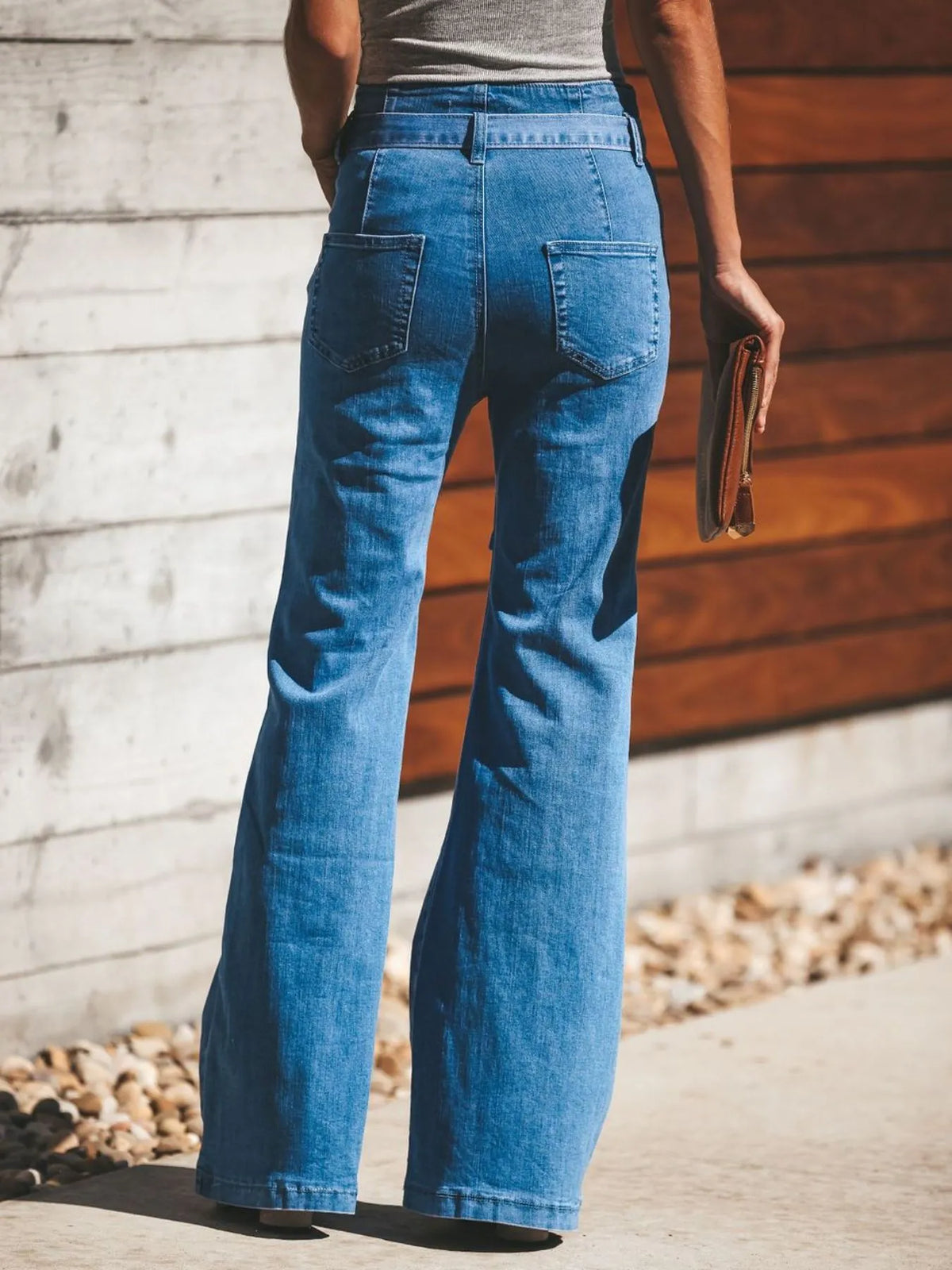 Utsvängda jeans med hög midja och knytning fram – bild 5