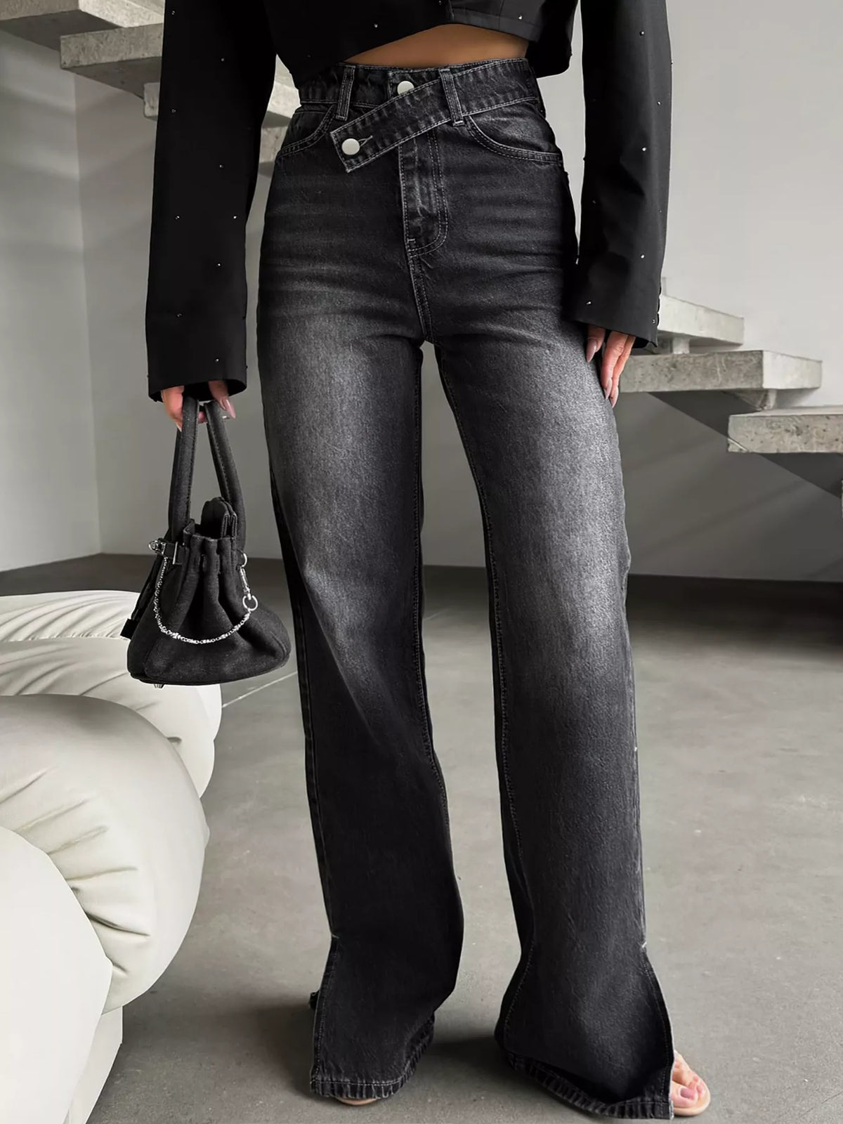 Jeans med hög midja och knappstängning