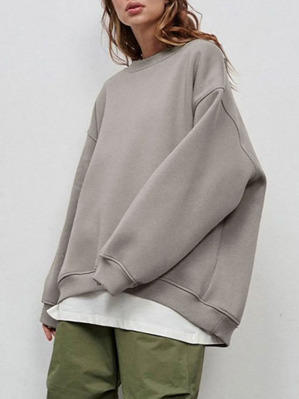 Sweatshirt med rund halsringning och sänkt axel – bild 2