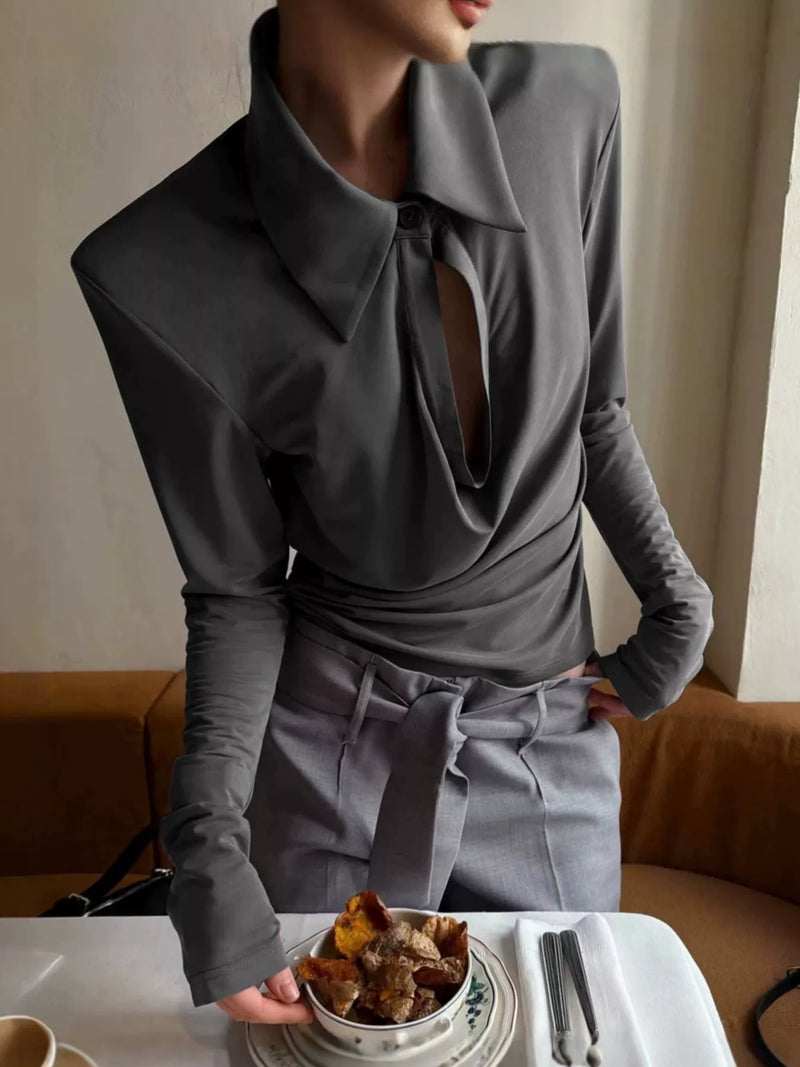 Asymmetrisk rynkad t-shirt med cut out-detalj i viskos