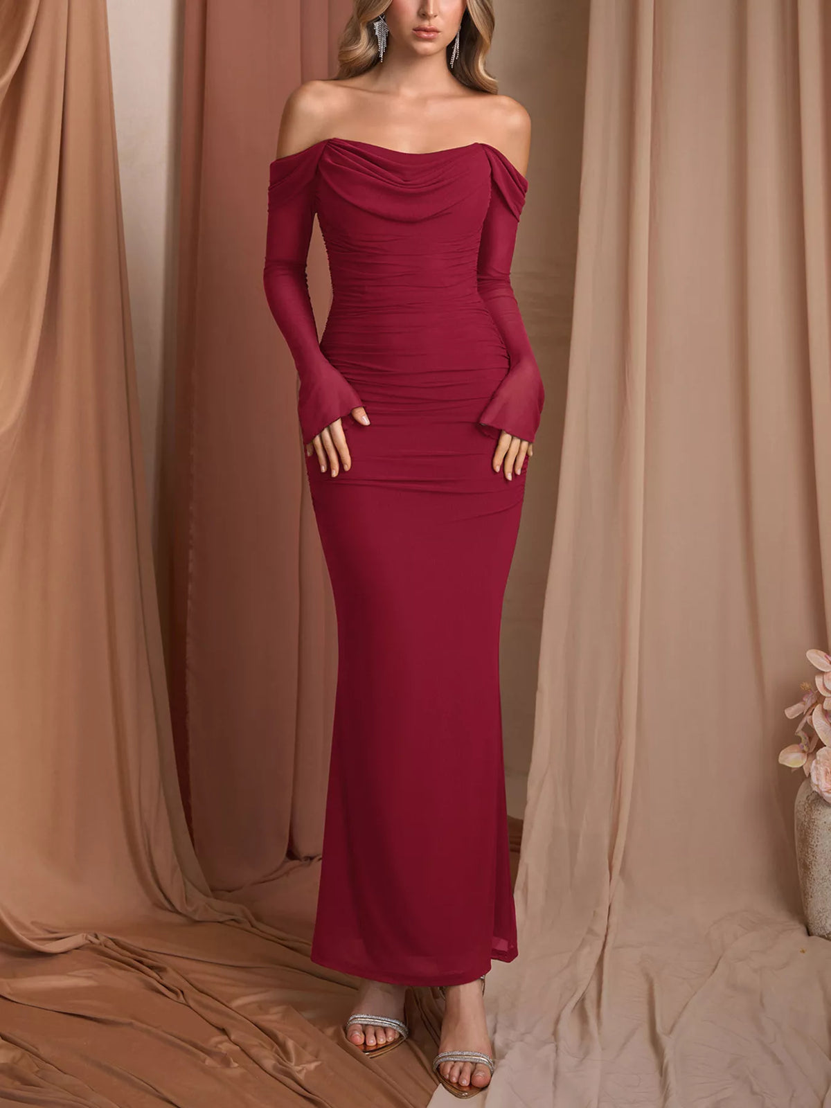 Rynkad offshoulder maxiklänning med sjöjungfrusilhuett och dragkedja – bild 21
