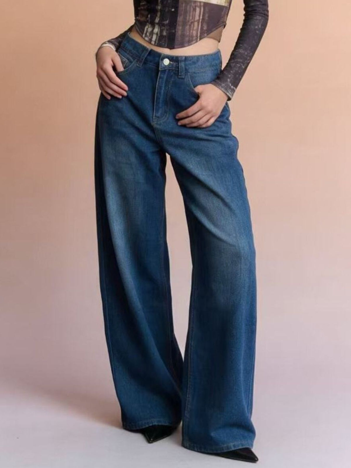 Vida jeans med hög midja och cut out-detalj – bild 4