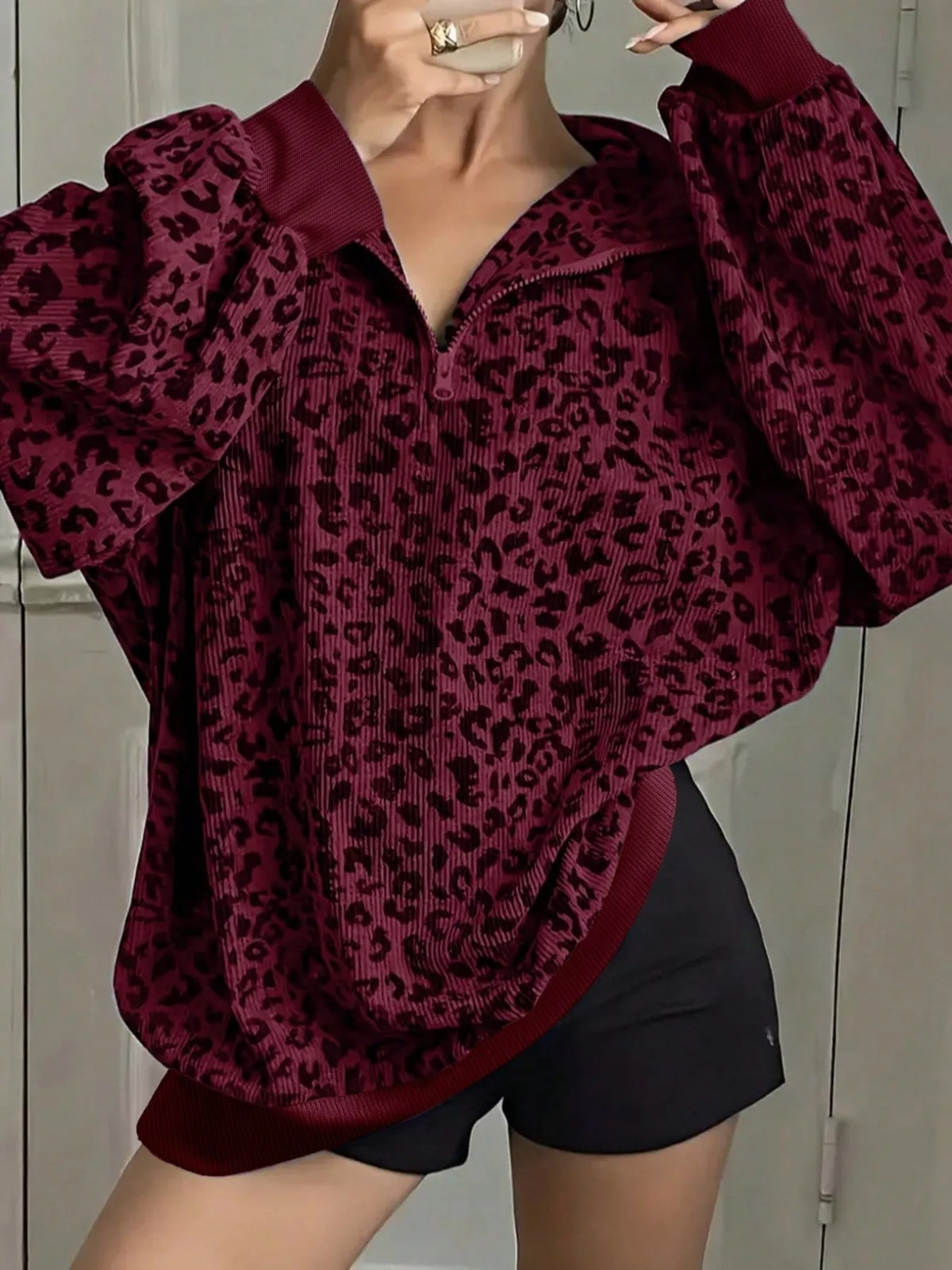 Leopardmönstrad sweatshirt med grå färgställning – bild 11