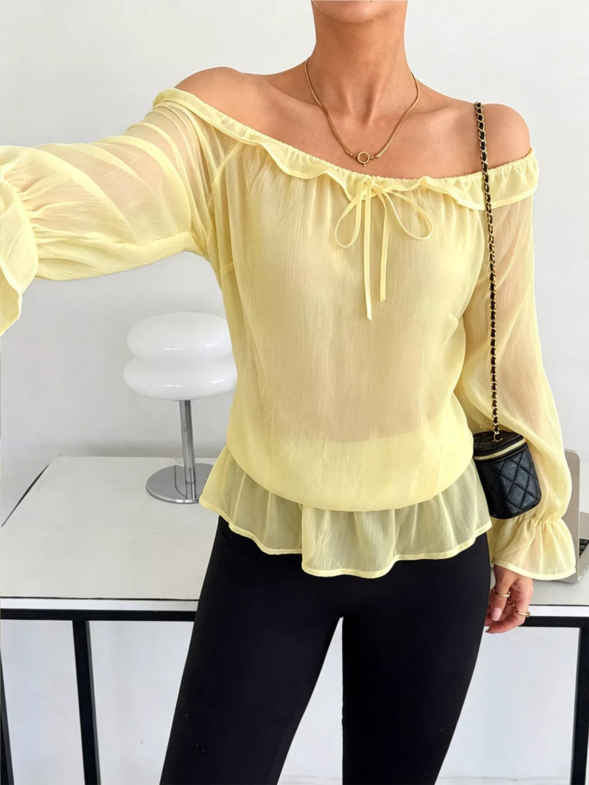 Blus i chiffong med peplum – bild 16