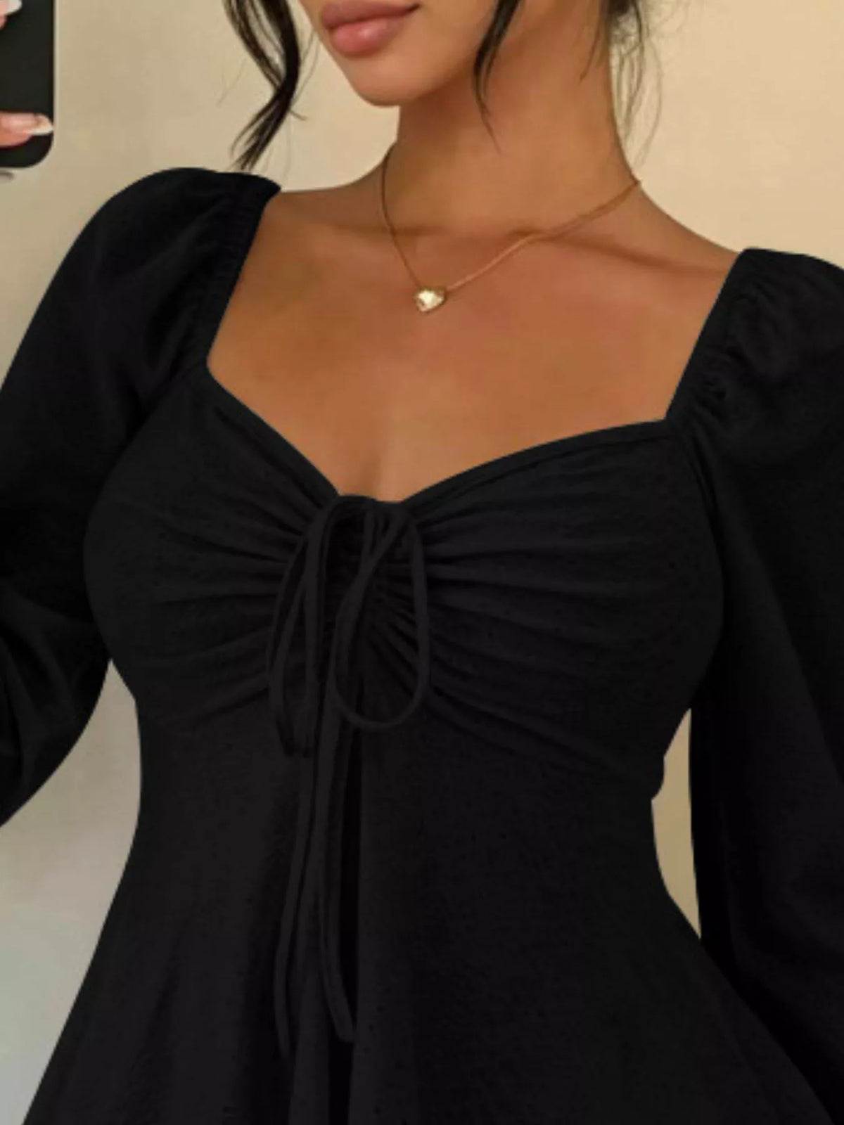 Rynkad topp med peplum – bild 5