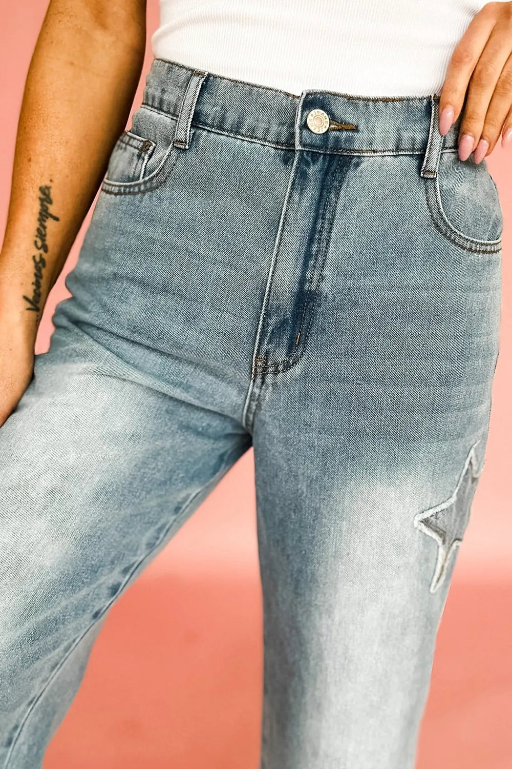 Jeans med stjärnmotiv och hög midja – bild 5