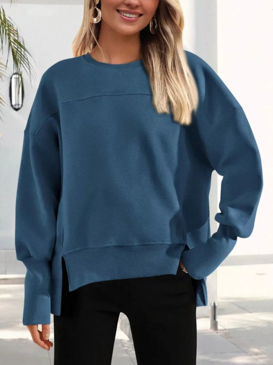 Ledigt sittande sweatshirt med slits – bild 2