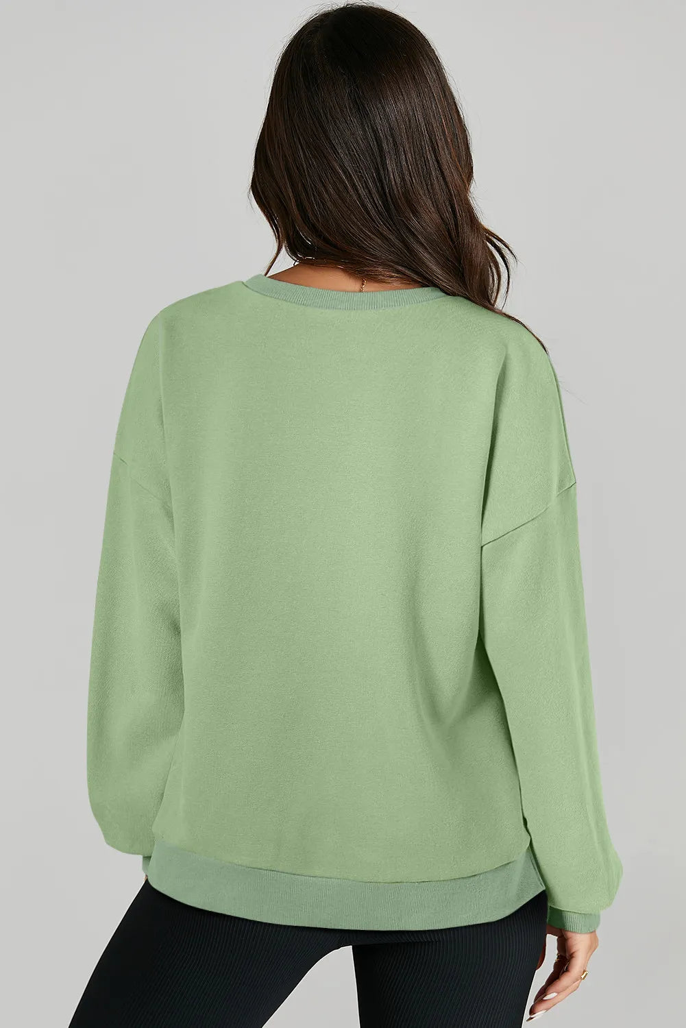 Långärmad sweatshirt med rund halsringning och asymmetrisk nederkant – bild 10