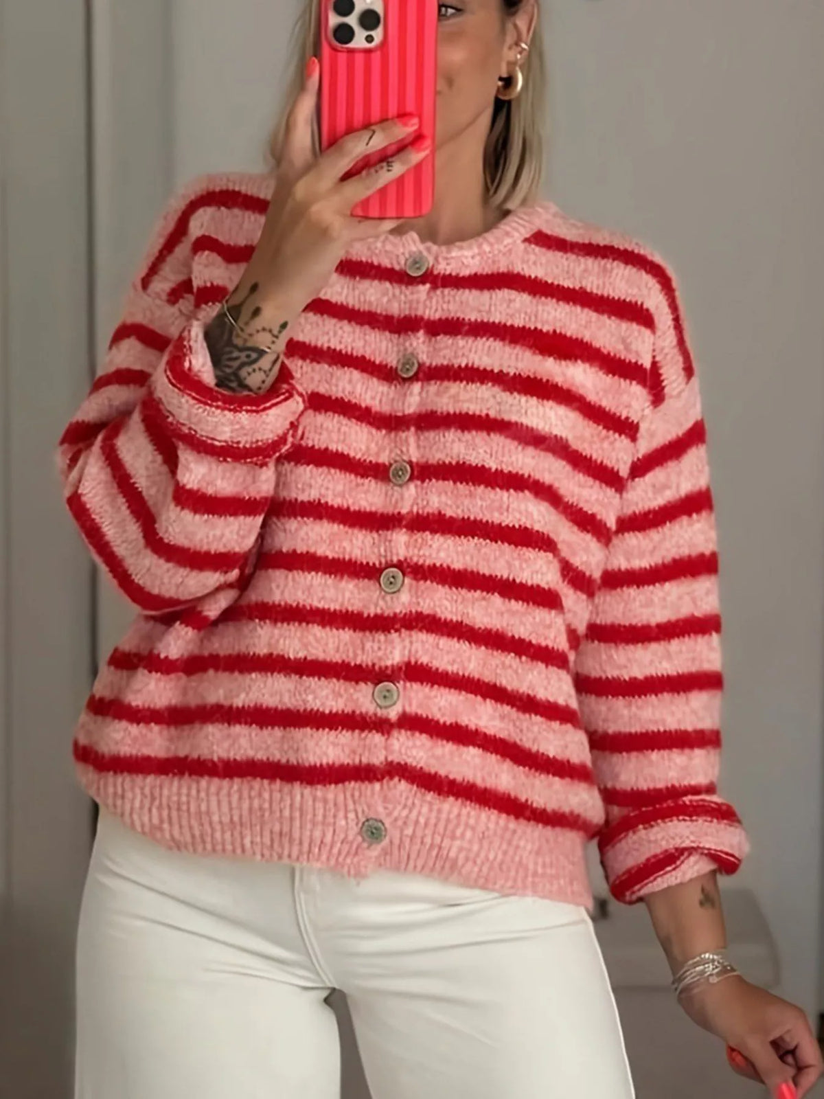 Randig cardigan med knappstängning – bild 2