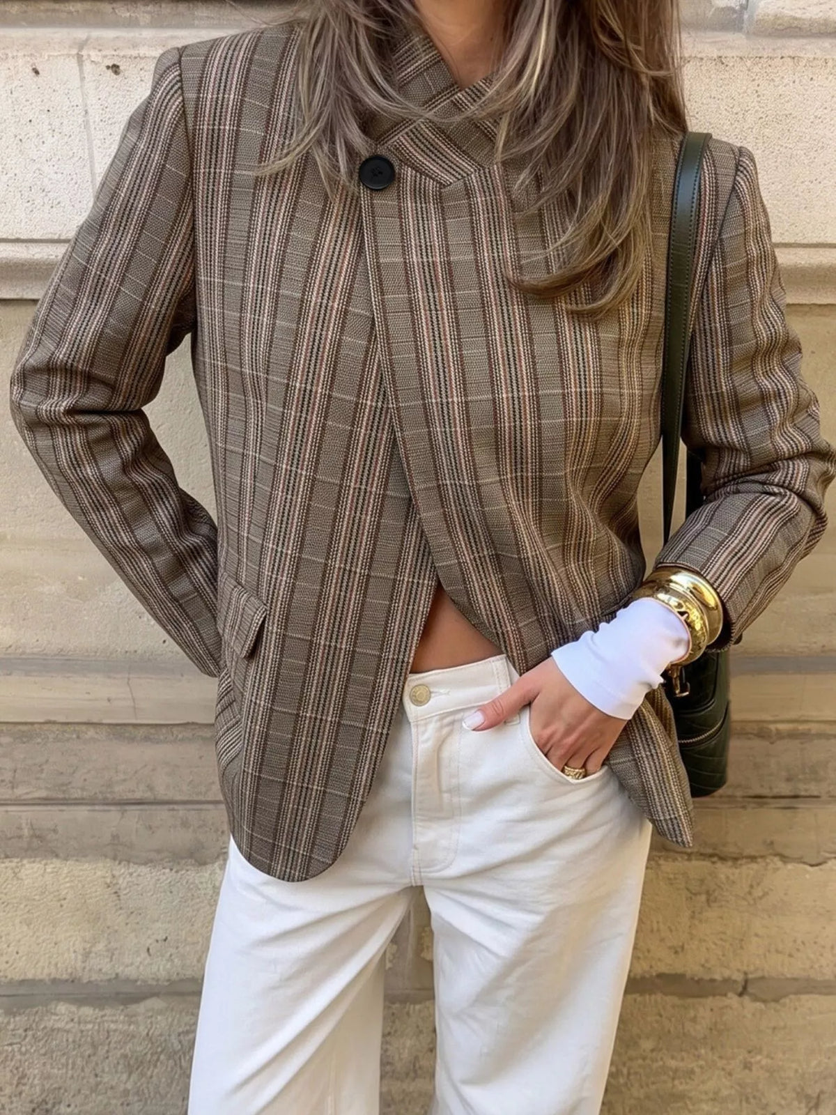 Rutig blazer med knappstängning – bild 4