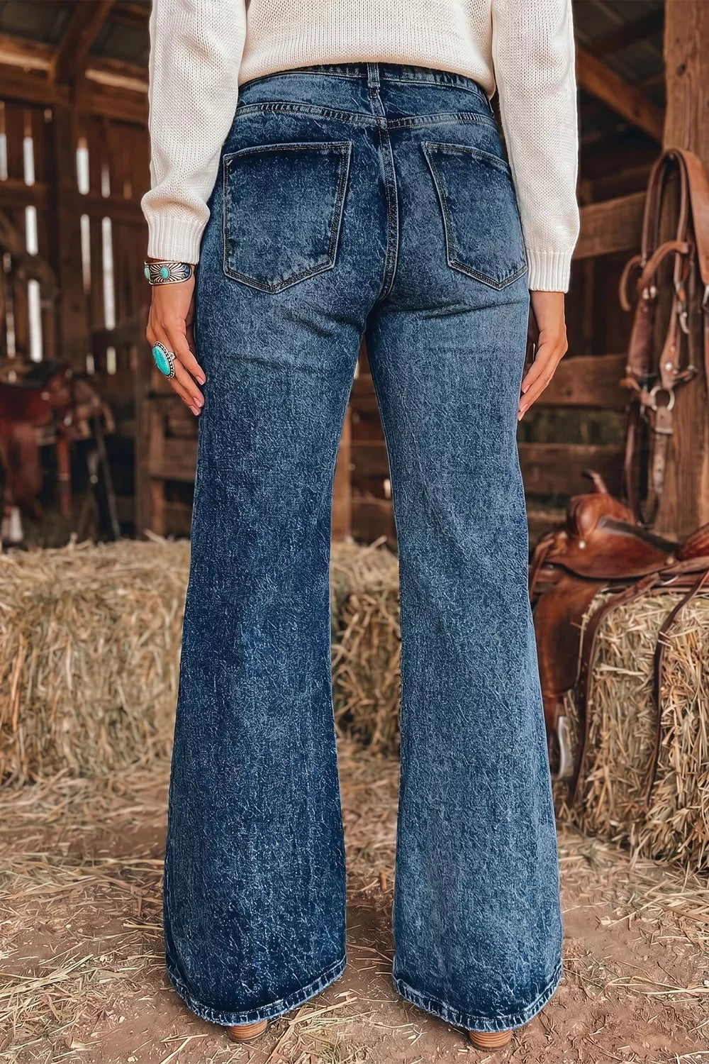Utsvängda acidtvättade jeans med knappstängning – bild 2