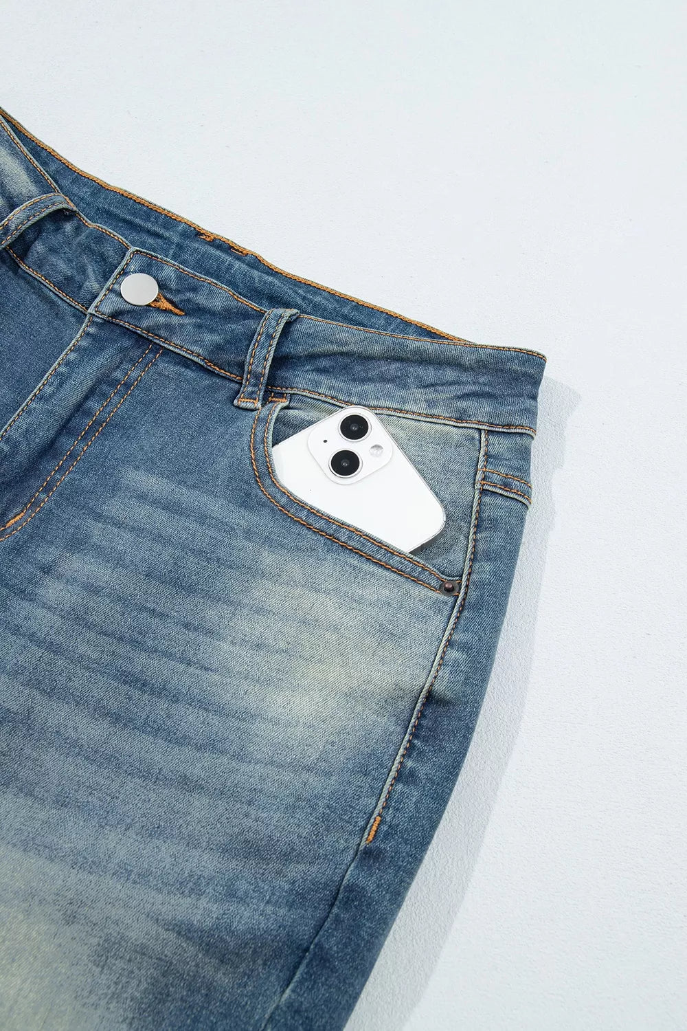 Utsvängda jeans med fickor – bild 13