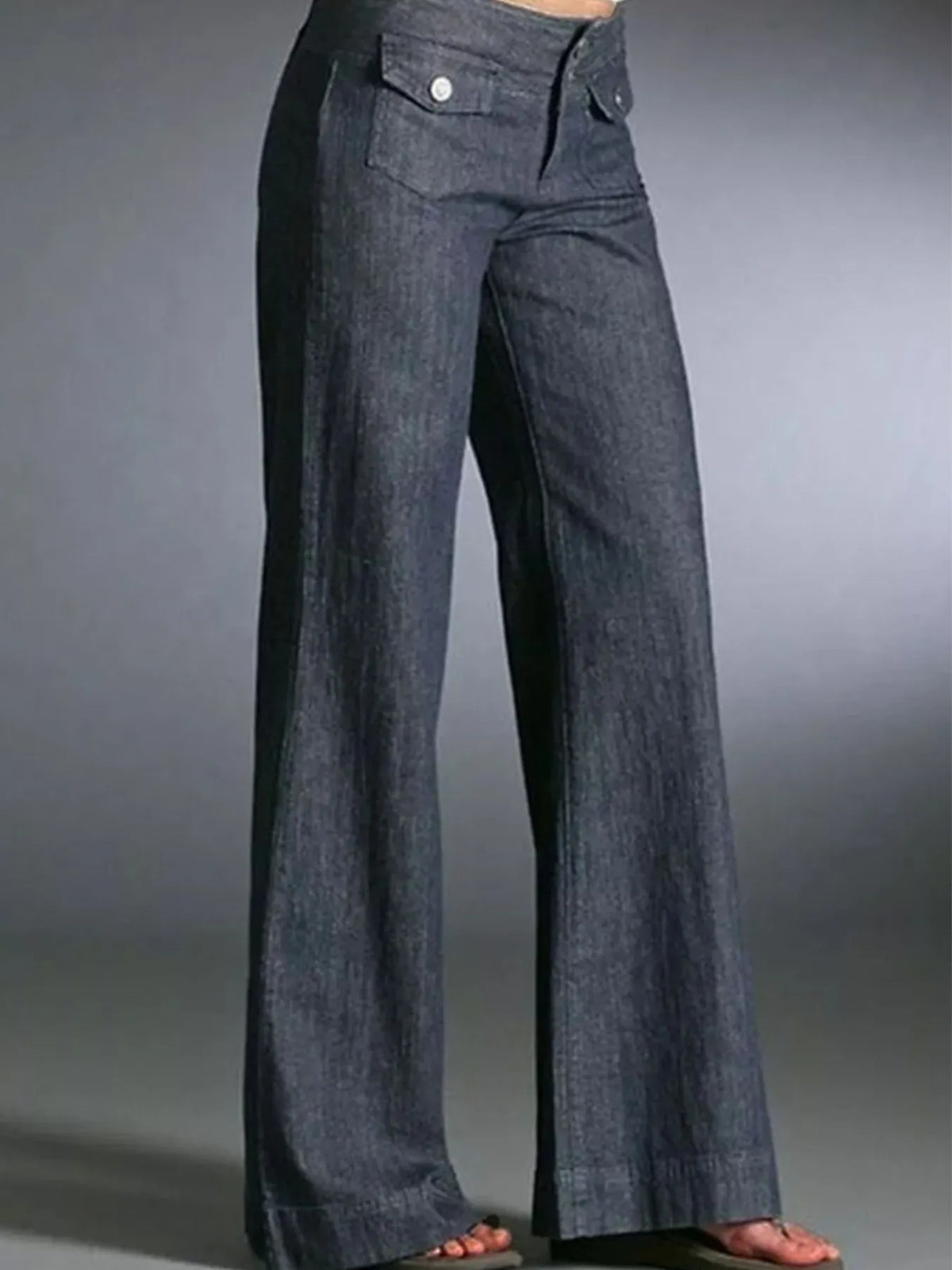Jeans med mörkgrå tvätt och hög midja