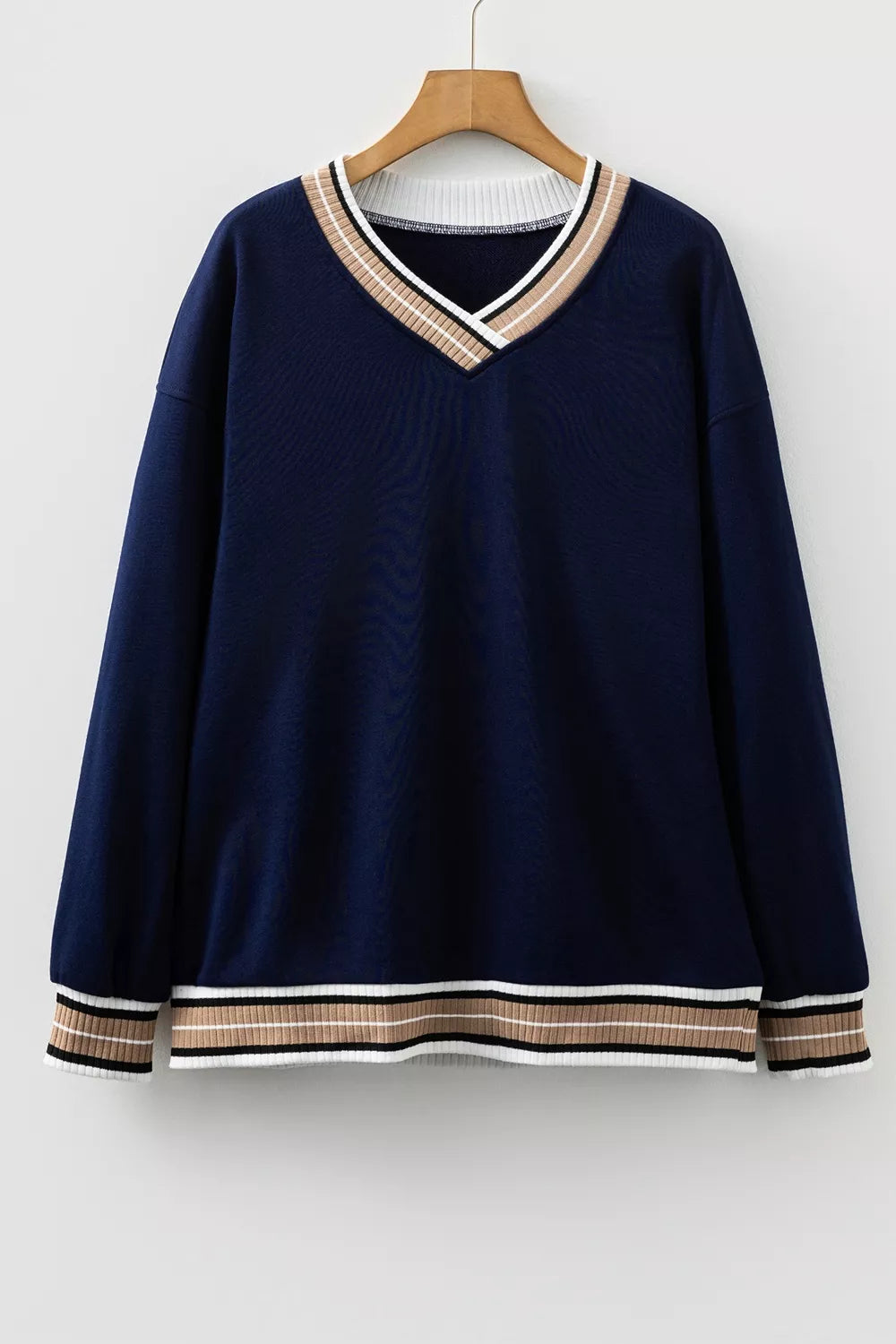 Randig v-ringad sweatshirt med kontrastsöm – bild 7