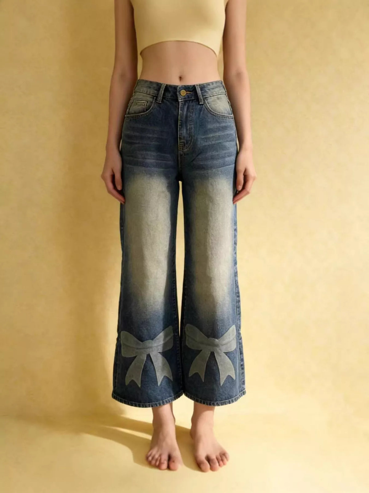 Vida jeans med knappstängning och rosett – bild 6