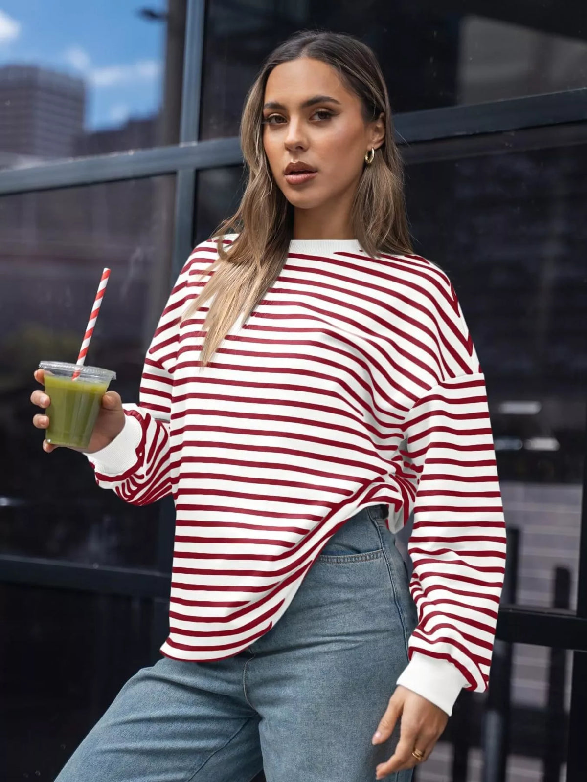 Randig oversize sweatshirt med rund halsringning i viskos – bild 12