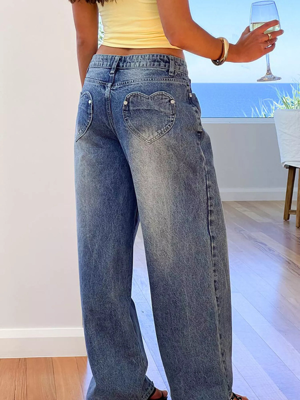 Vida jeans med slitningar och knappstängning – bild 2