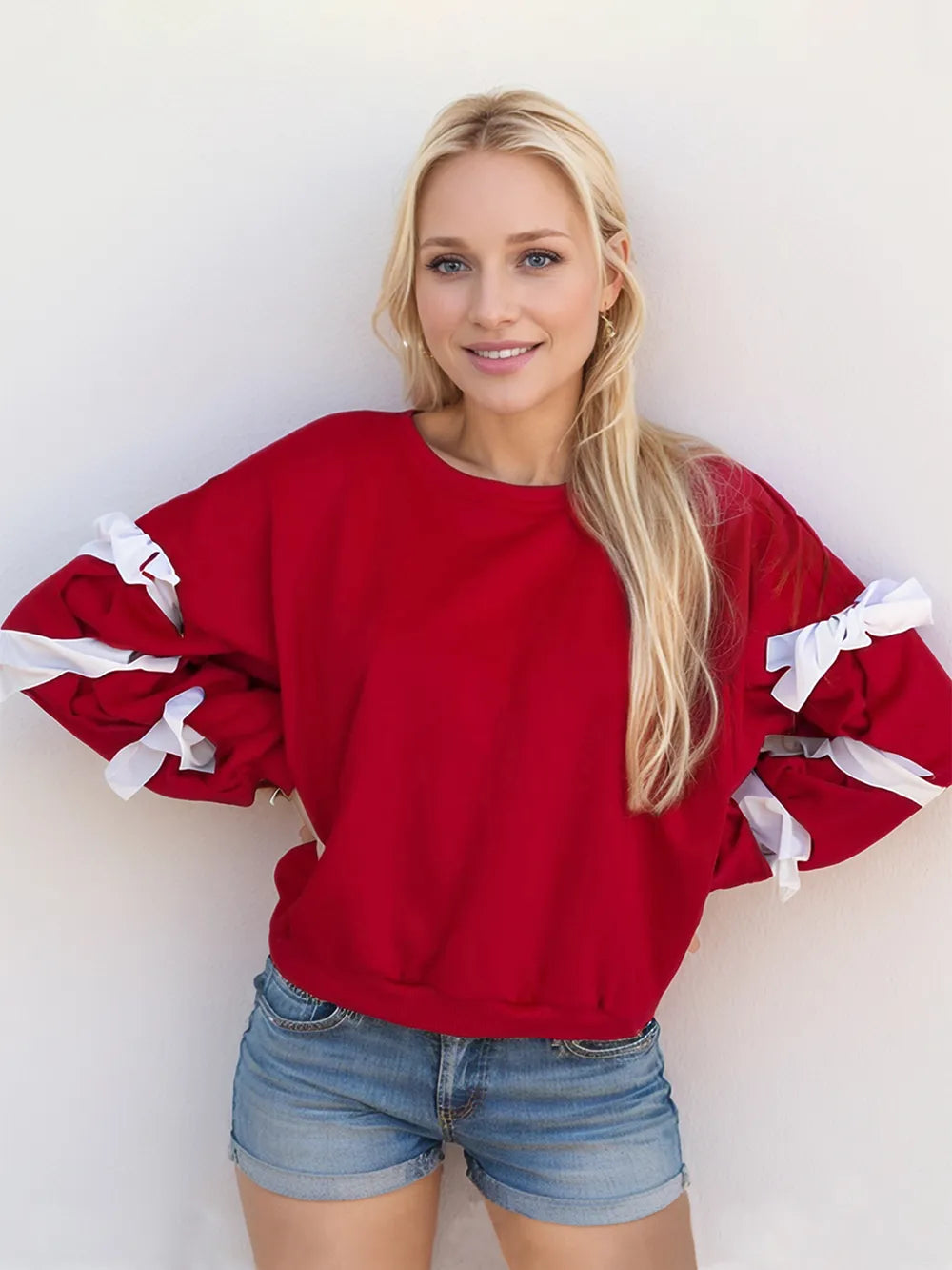 Långärmad sweatshirt med rund halsringning, kontrastsöm och rosett – bild 3