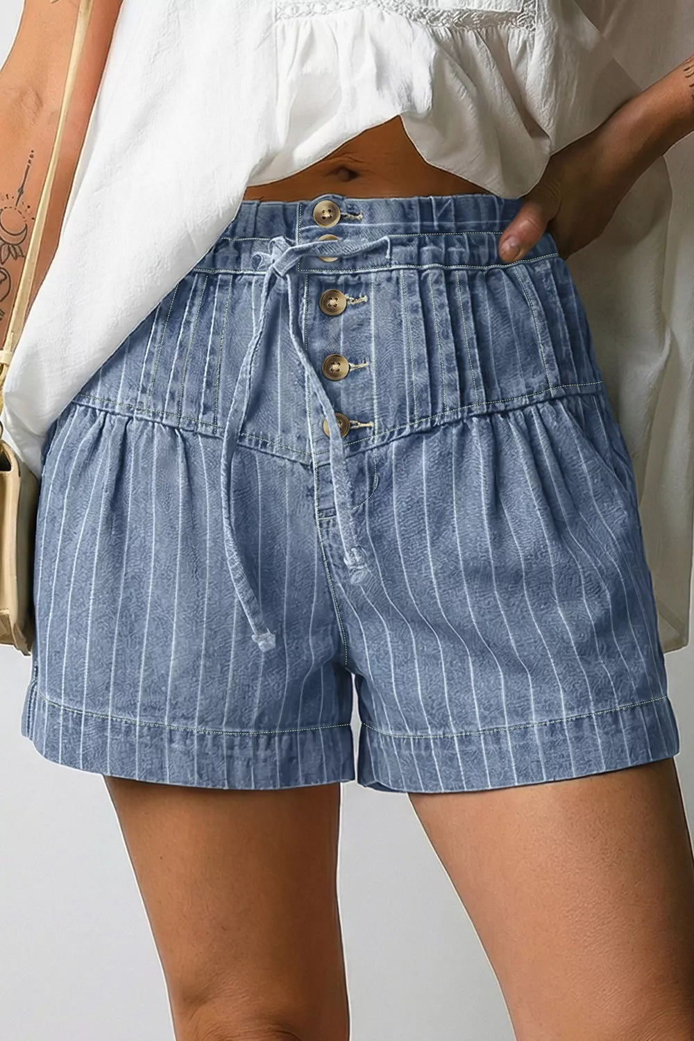 Randiga shorts i denim