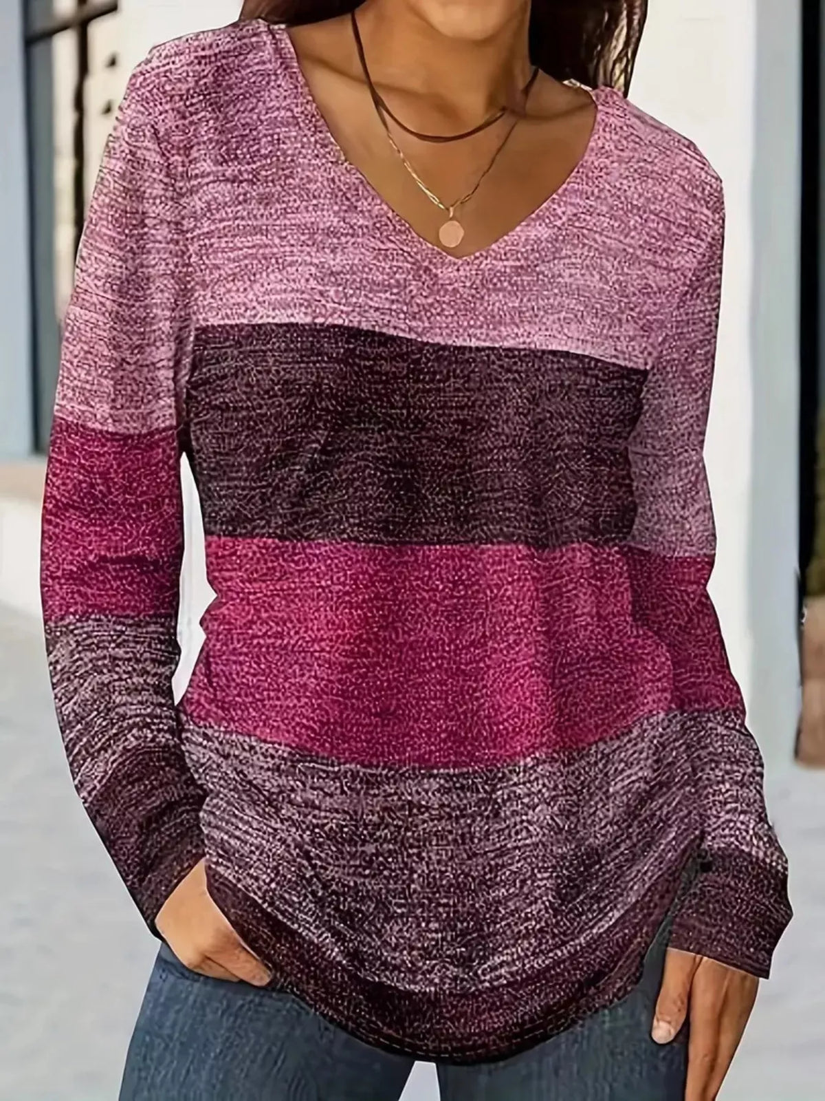 V-ringad t-shirt med färgblock – bild 3