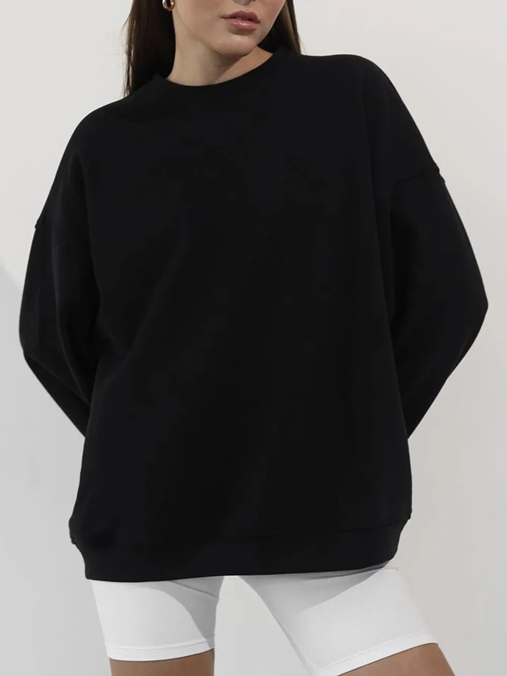 Sweatshirt med rund halsringning och sänkt axel – bild 18