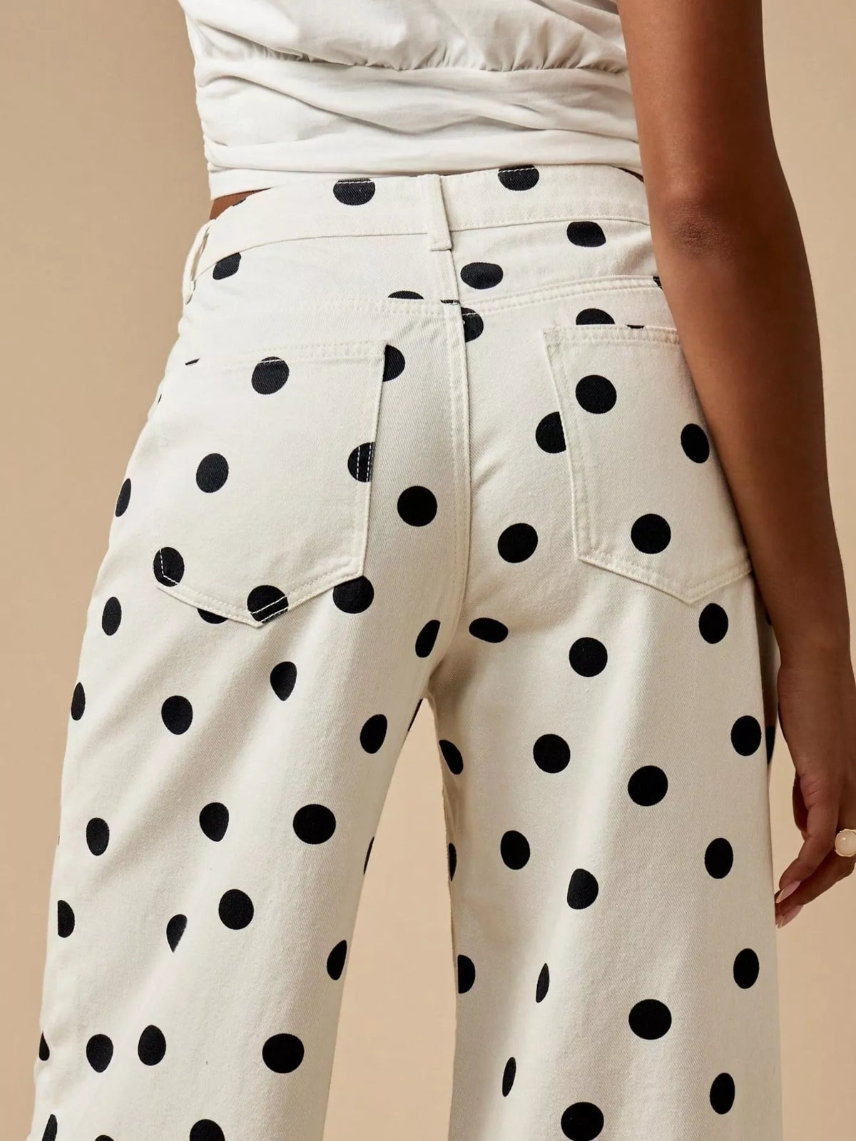 Prickiga vida jeans med fickor – bild 4