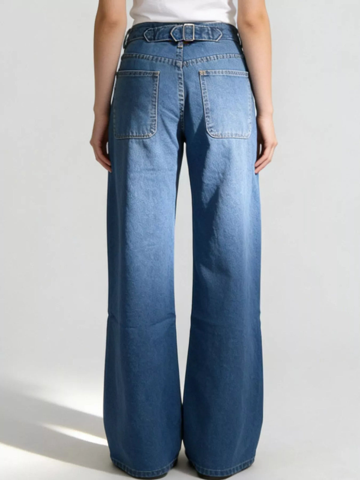 Raka vida jeans med knappstängning – bild 4