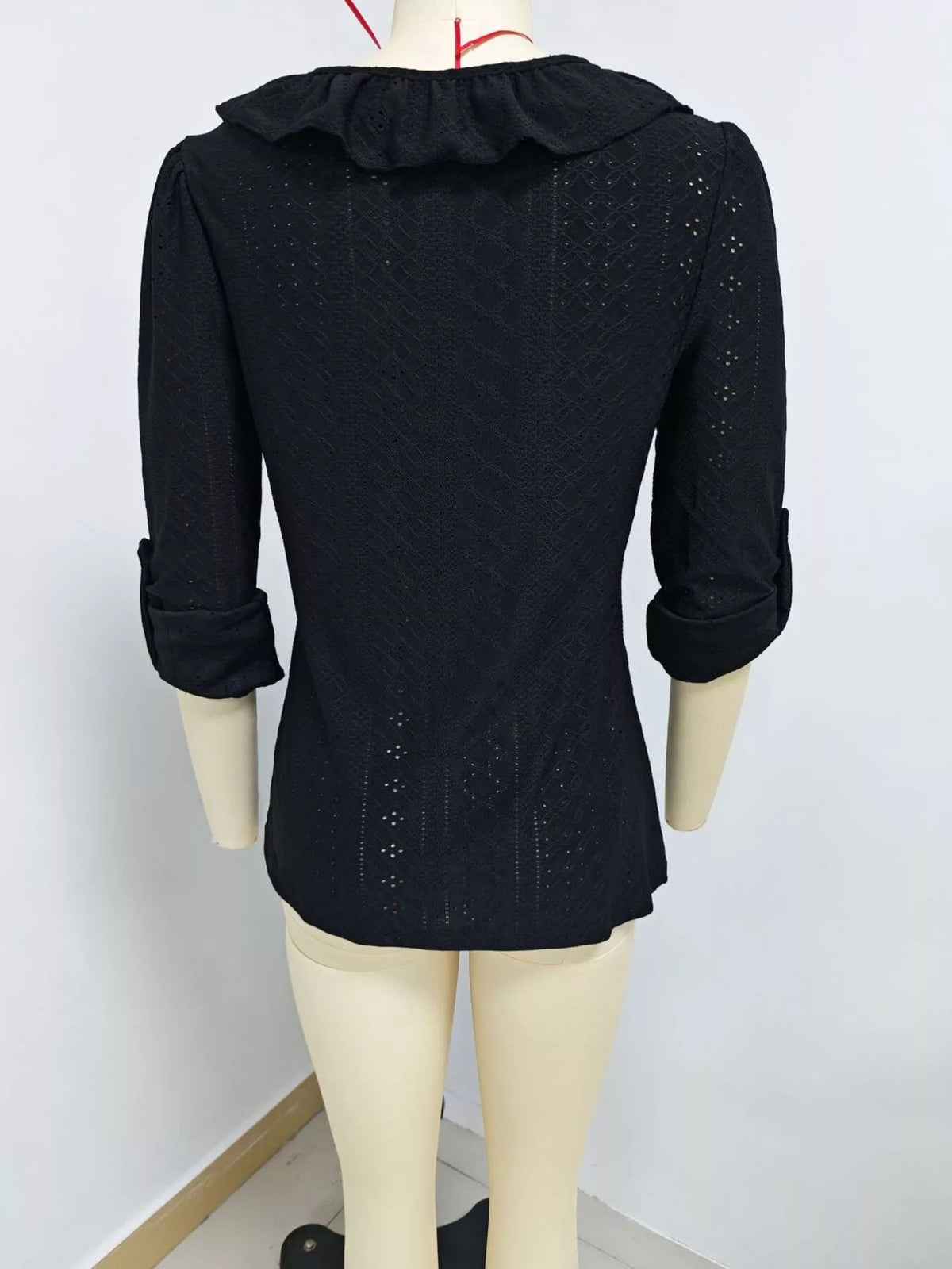 V-ringad blus i broderi anglaise – bild 16