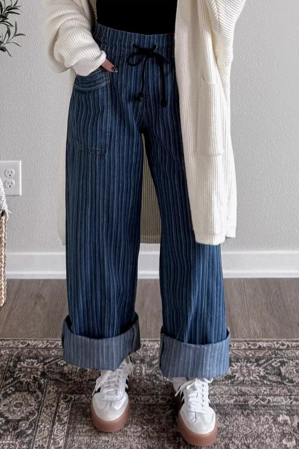 Randiga vida jeans med dragsko – bild 4