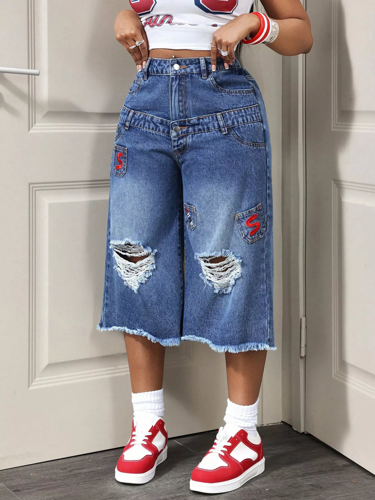 Broderade capribyxor i denim