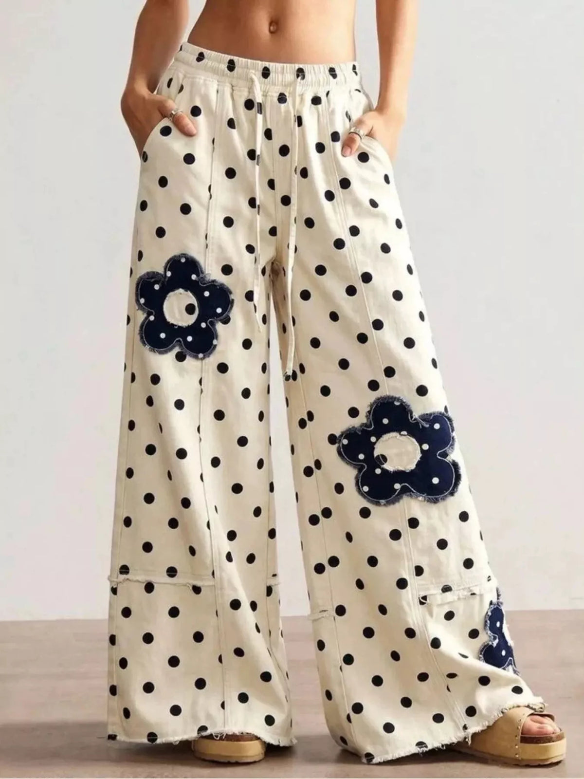 Blommiga prickiga jeans – bild 2