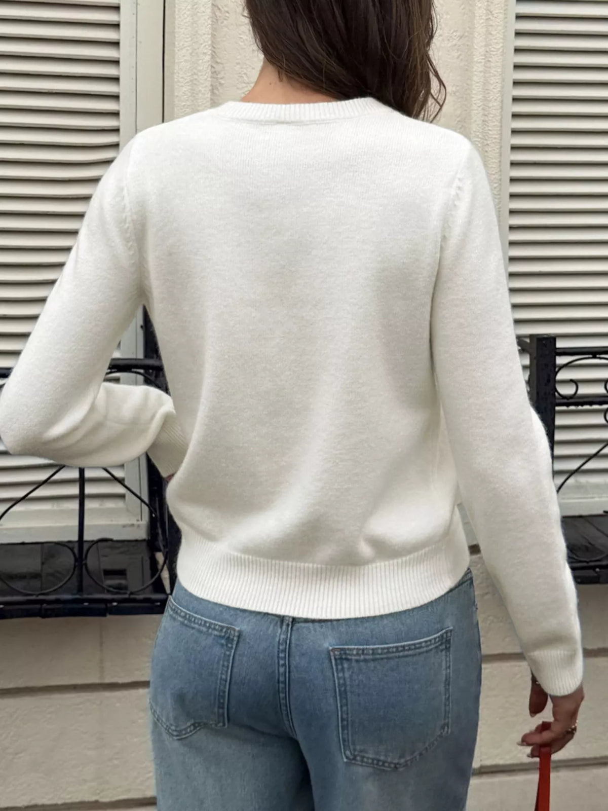Cardigan med broderade rosetter och knappstängning – bild 5