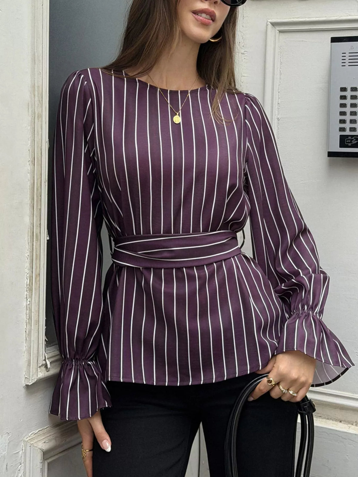 Randig blus med knappstängning – bild 4