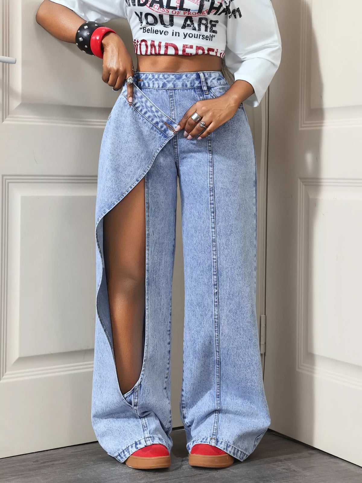 Asymmetriska jeans med omlott – bild 4