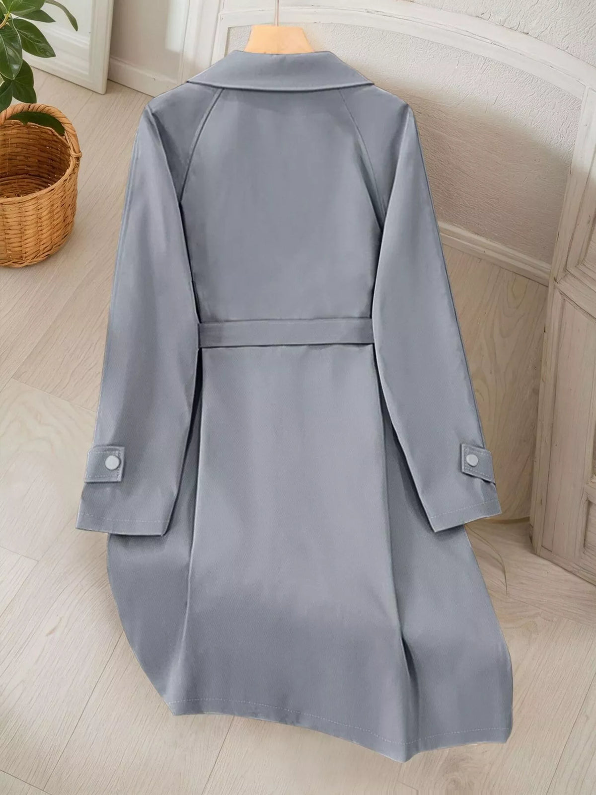 Lång trenchcoat med slagkrage – bild 8