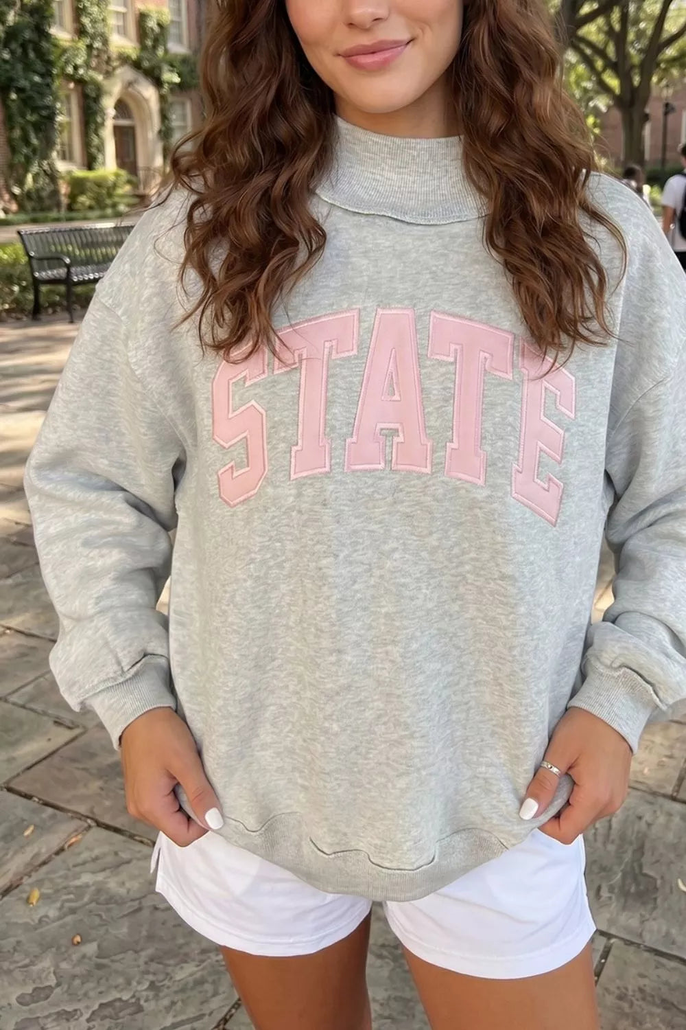 Ledigt sittande oversize sweatshirt med hög halsringning – bild 2