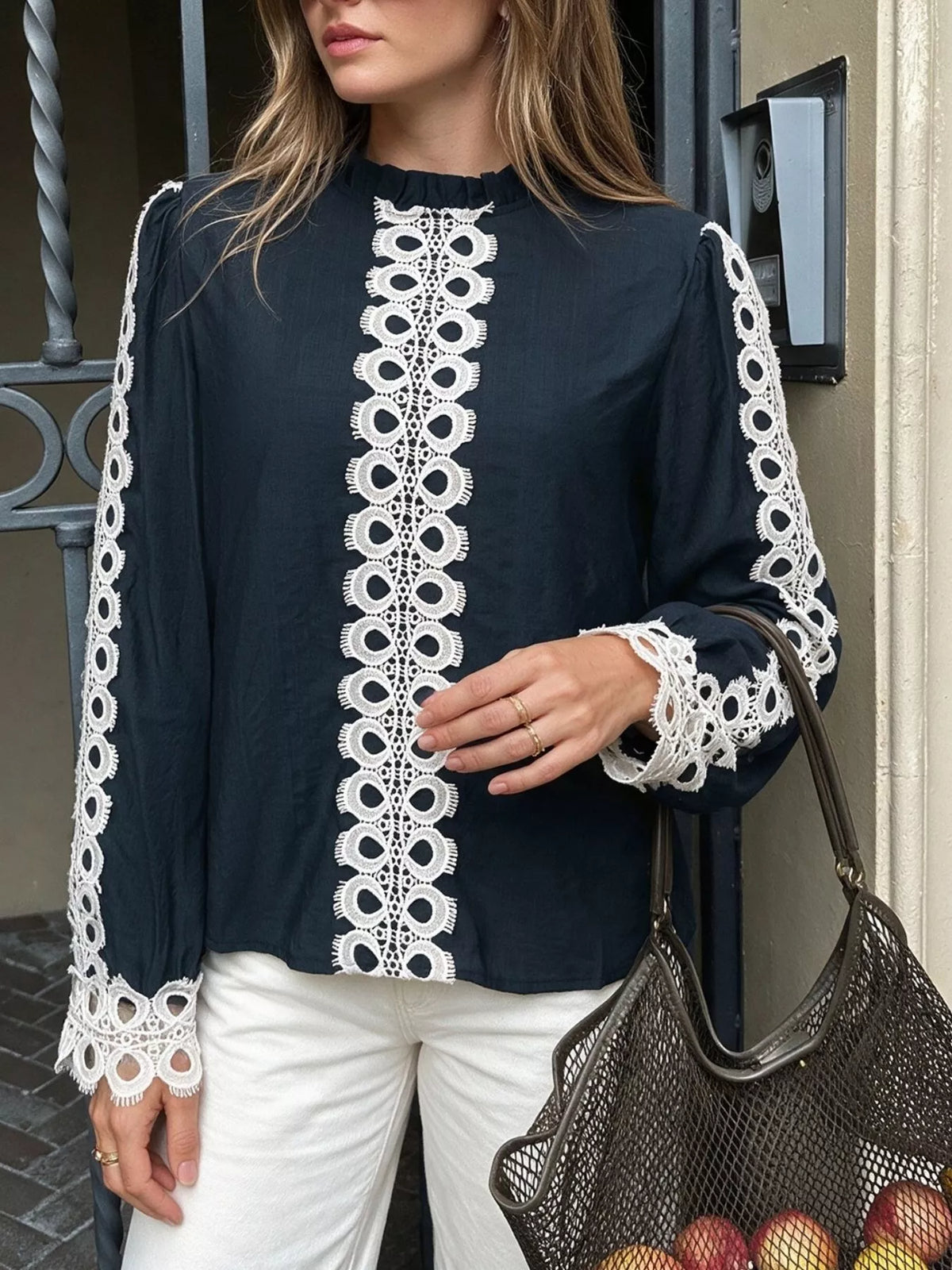 Långärmad blus med knappstängning – bild 5